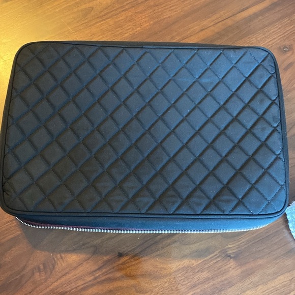 CHANEL - Authentic - laptop or document pouch - *Rare* - Picture 5 of 9